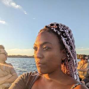 Meet your Posher, Aya